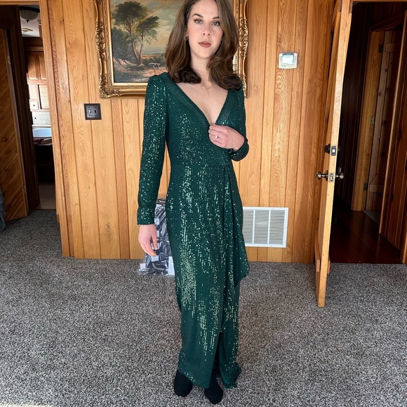 MacDougal Dresses & Skirts - NWT MacDougal Green sequin gown